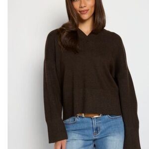 Women's V-Neck brown Hooded Knit Pullover Sweater. Size L.